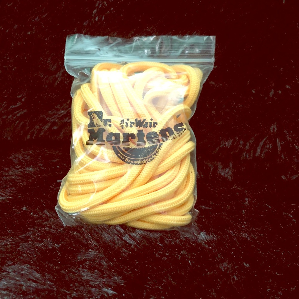 Dr. Martens Round Yellow 20 eye laces